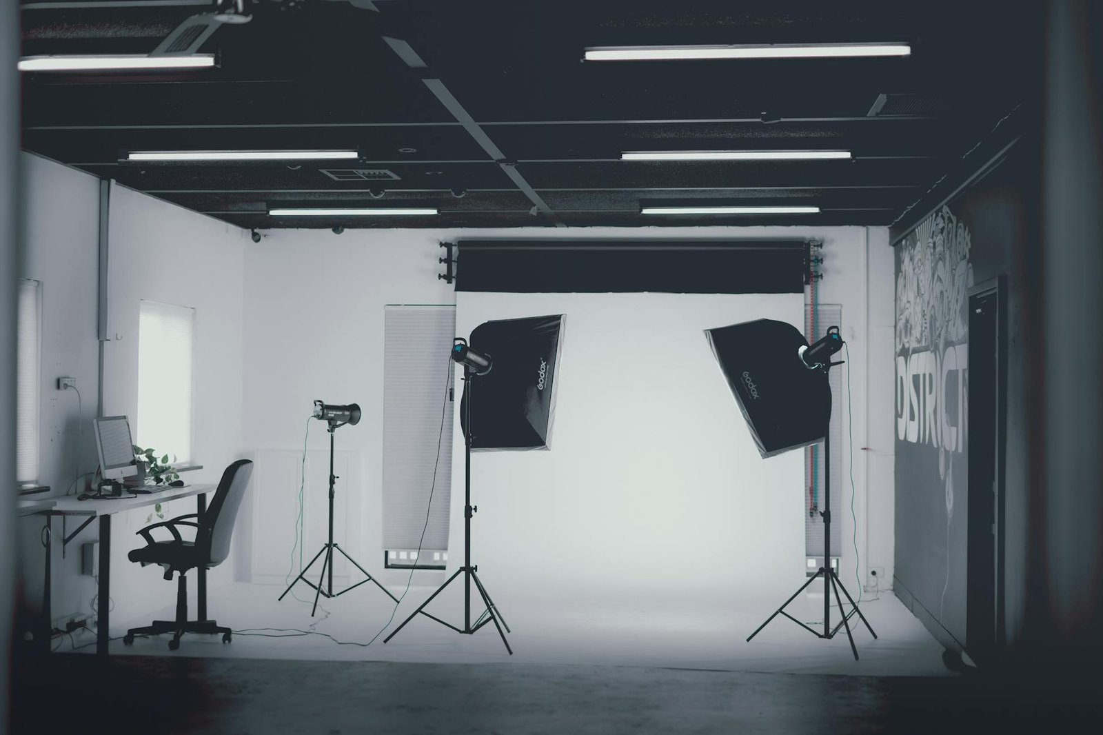 Installation d'éclairage pour photographier un produit sur fond neutre